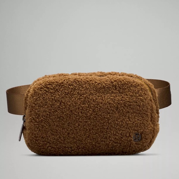 🤎NWT OG🤎Lululemon Everywhere Fleece Sherpa Belt Bag in Burnt Caramel - Picture 6 of 10